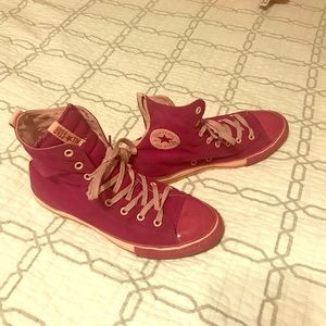 Converse size 6 (fits like women’s 8.5)
